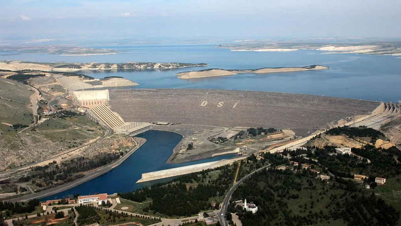 Built as part of Turkeyu2019s Southeast Anatolian Project on Euphrates, Atatu00fcrk Dam has been operating since 1992.